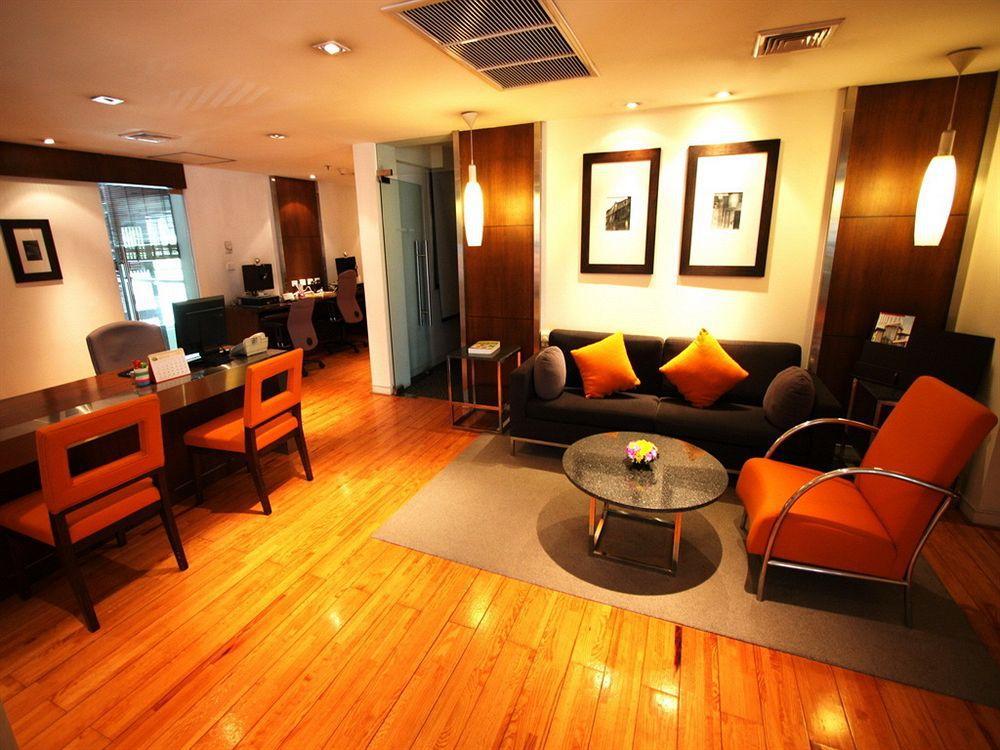 Triple Two Silom Hotel Bangkok Kültér fotó