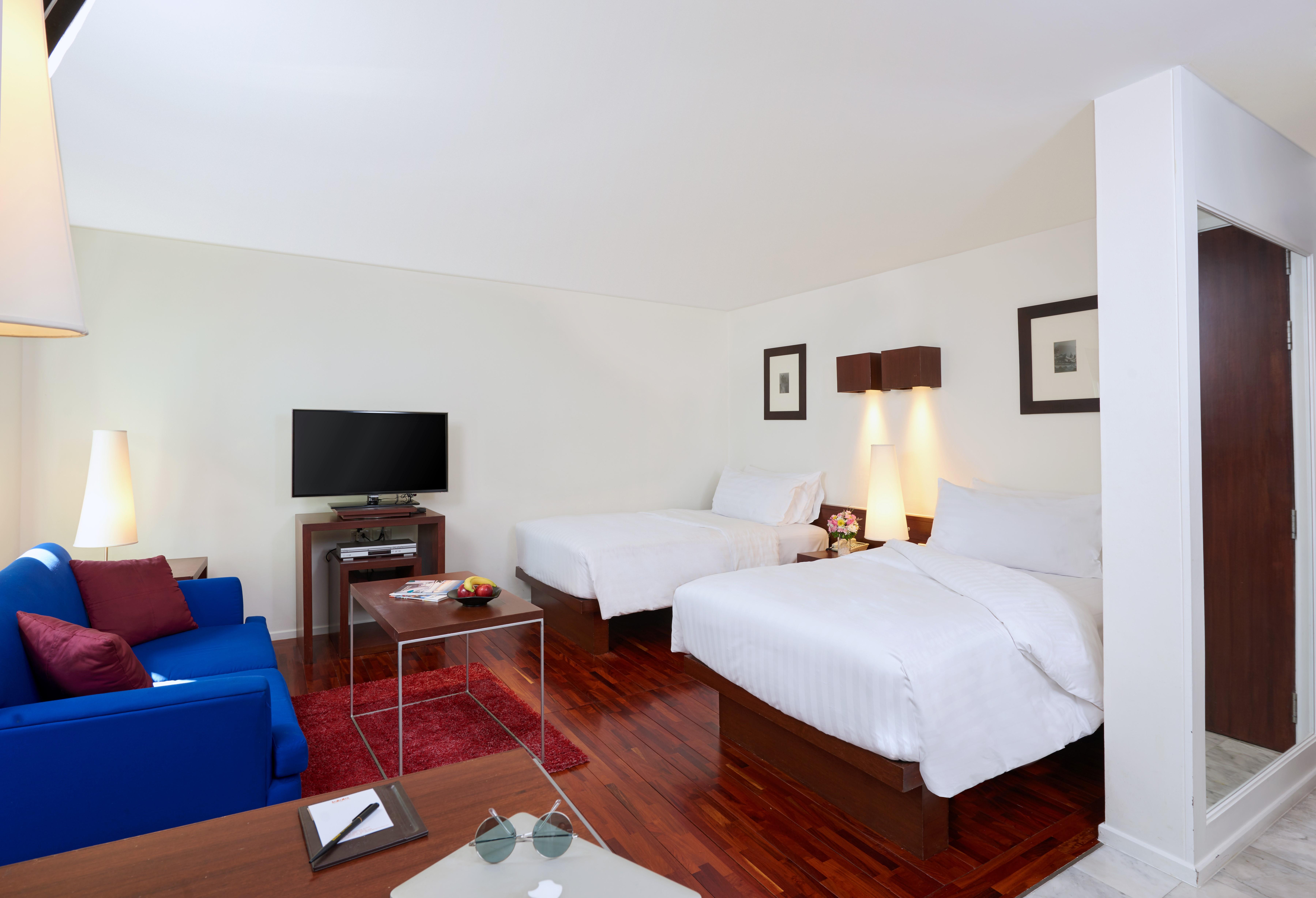 Triple Two Silom Hotel Bangkok Kültér fotó