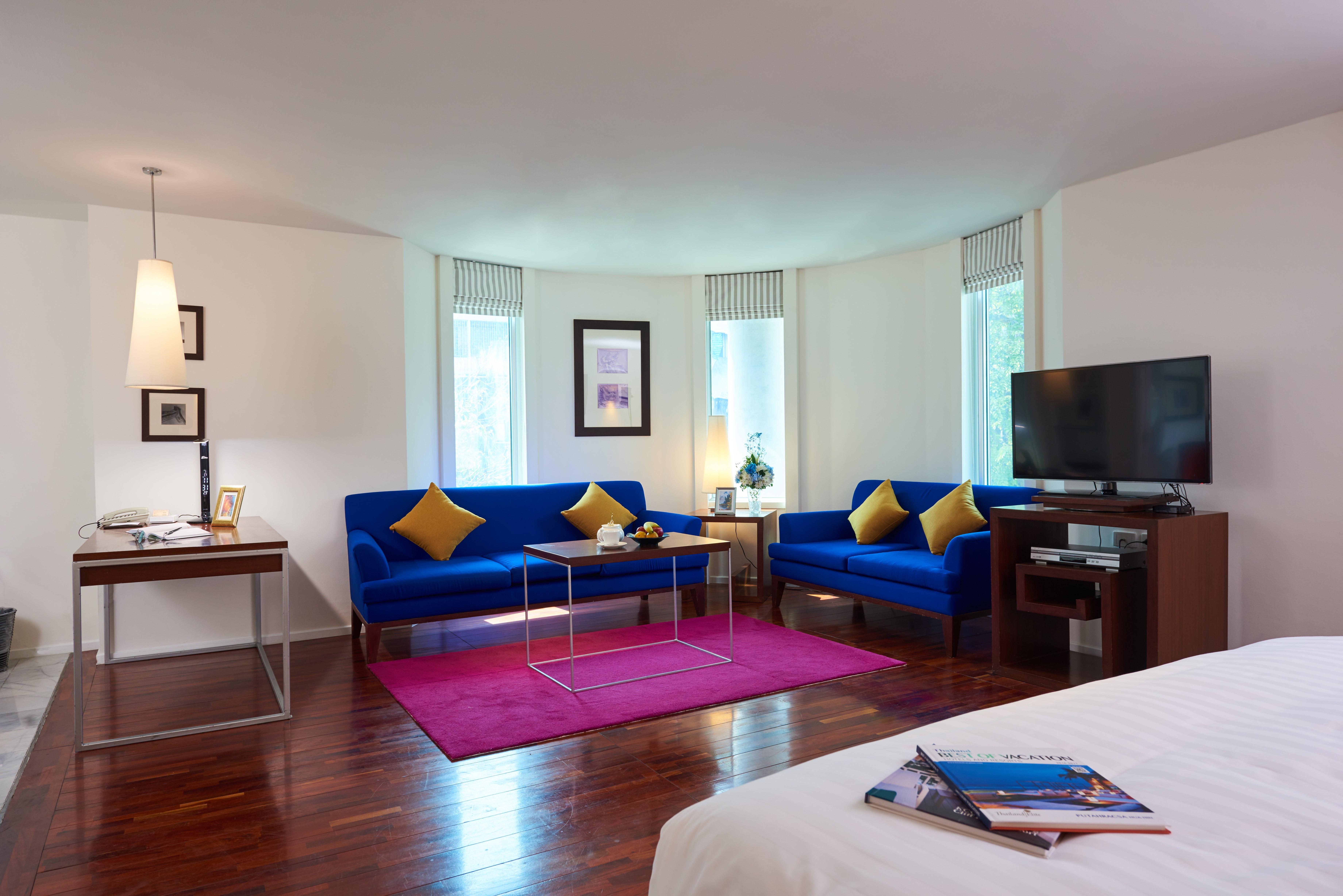 Triple Two Silom Hotel Bangkok Kültér fotó