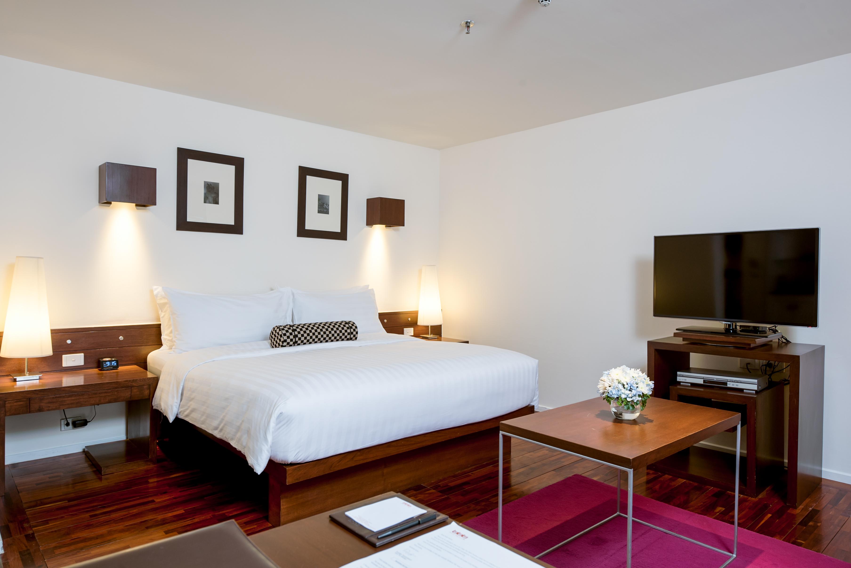 Triple Two Silom Hotel Bangkok Kültér fotó