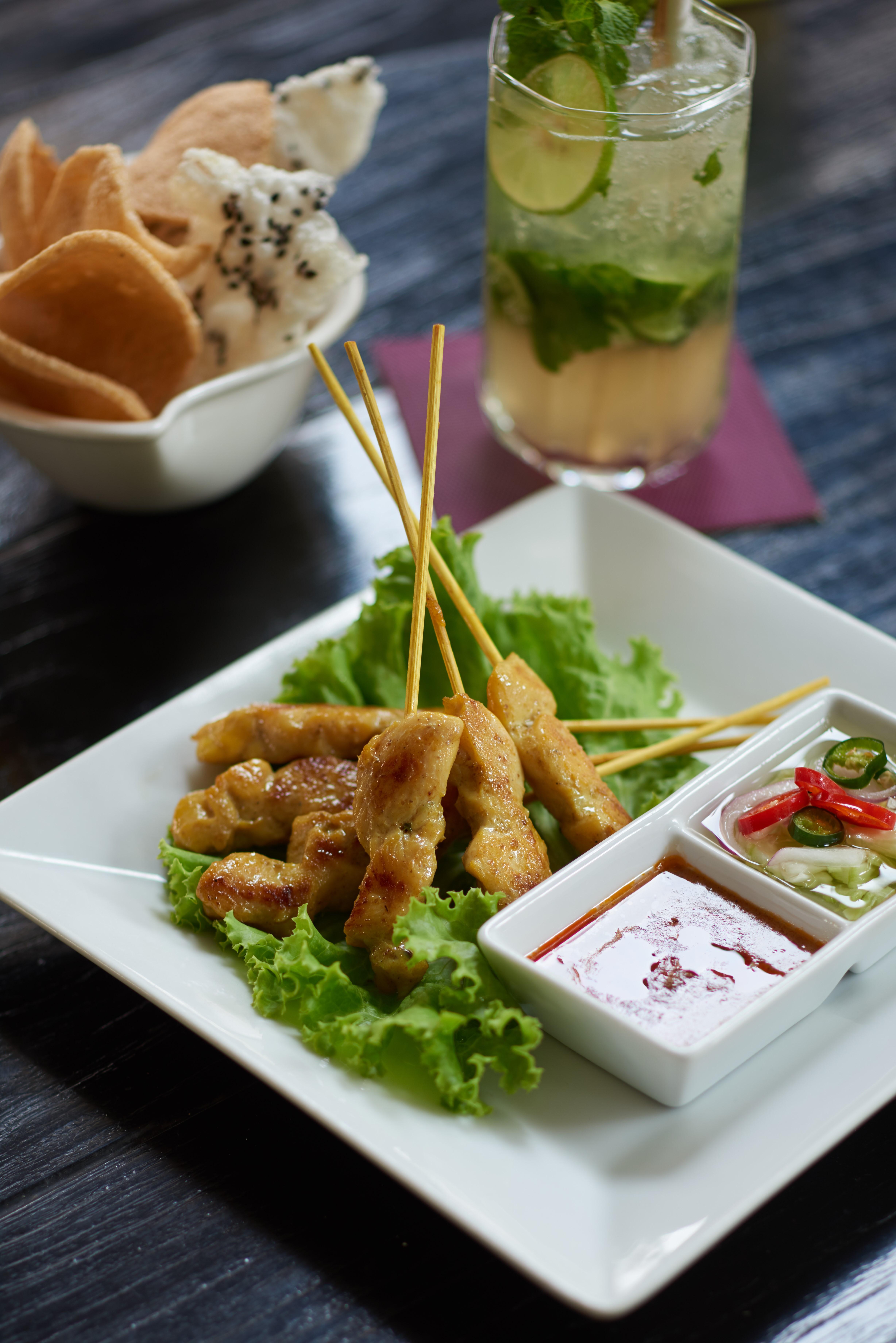 Triple Two Silom Hotel Bangkok Kültér fotó