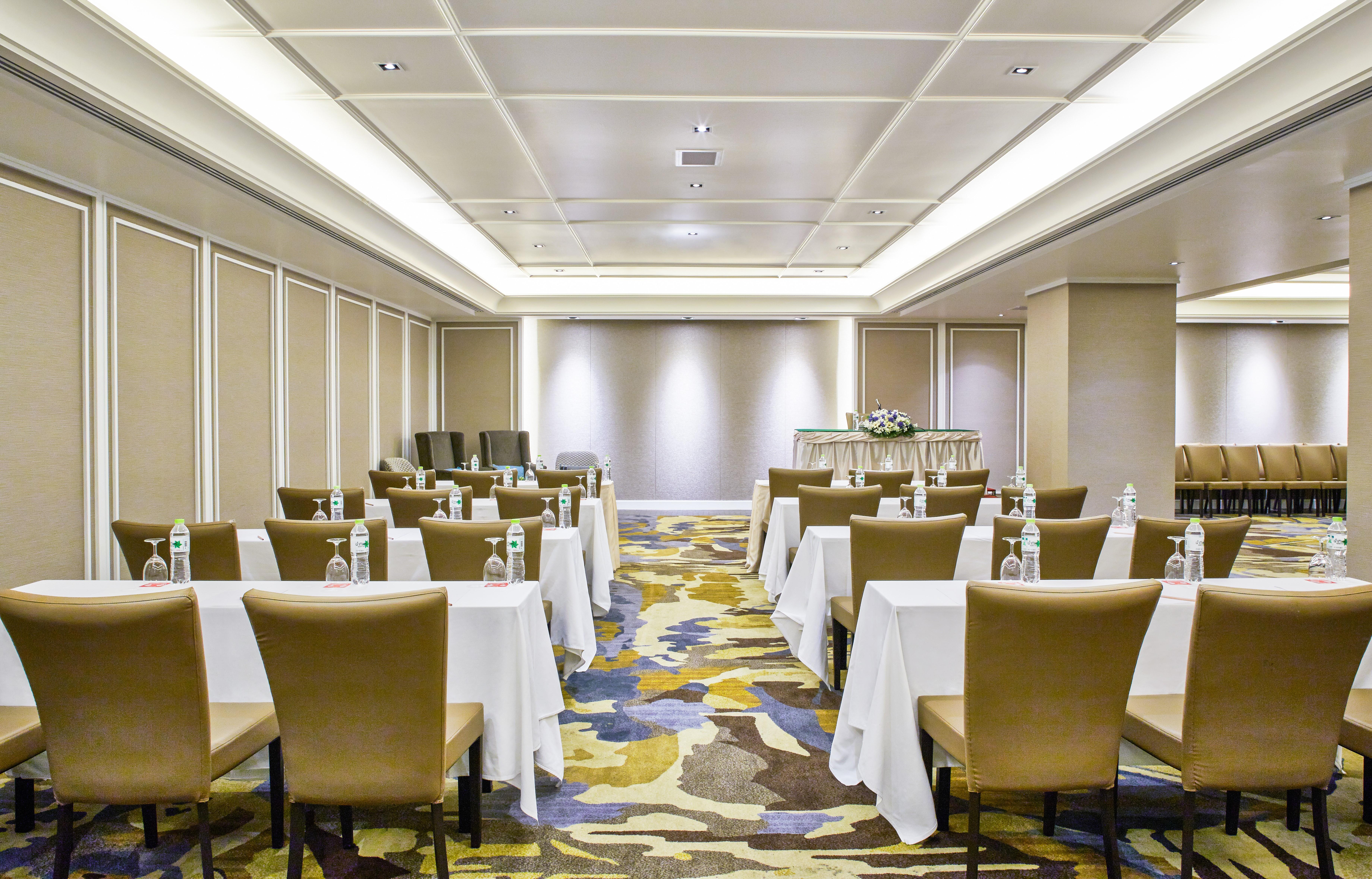 Triple Two Silom Hotel Bangkok Kültér fotó