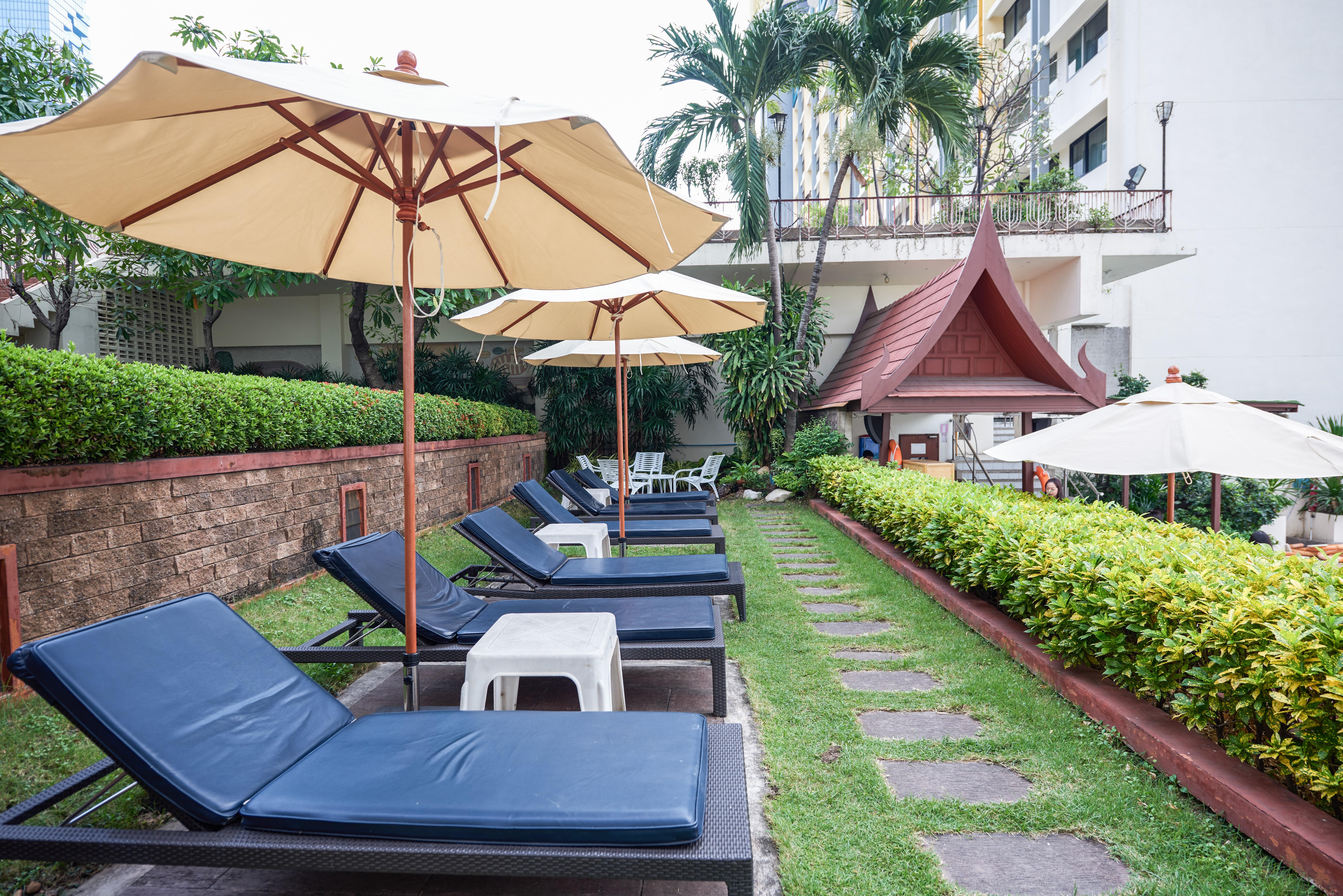Triple Two Silom Hotel Bangkok Kültér fotó