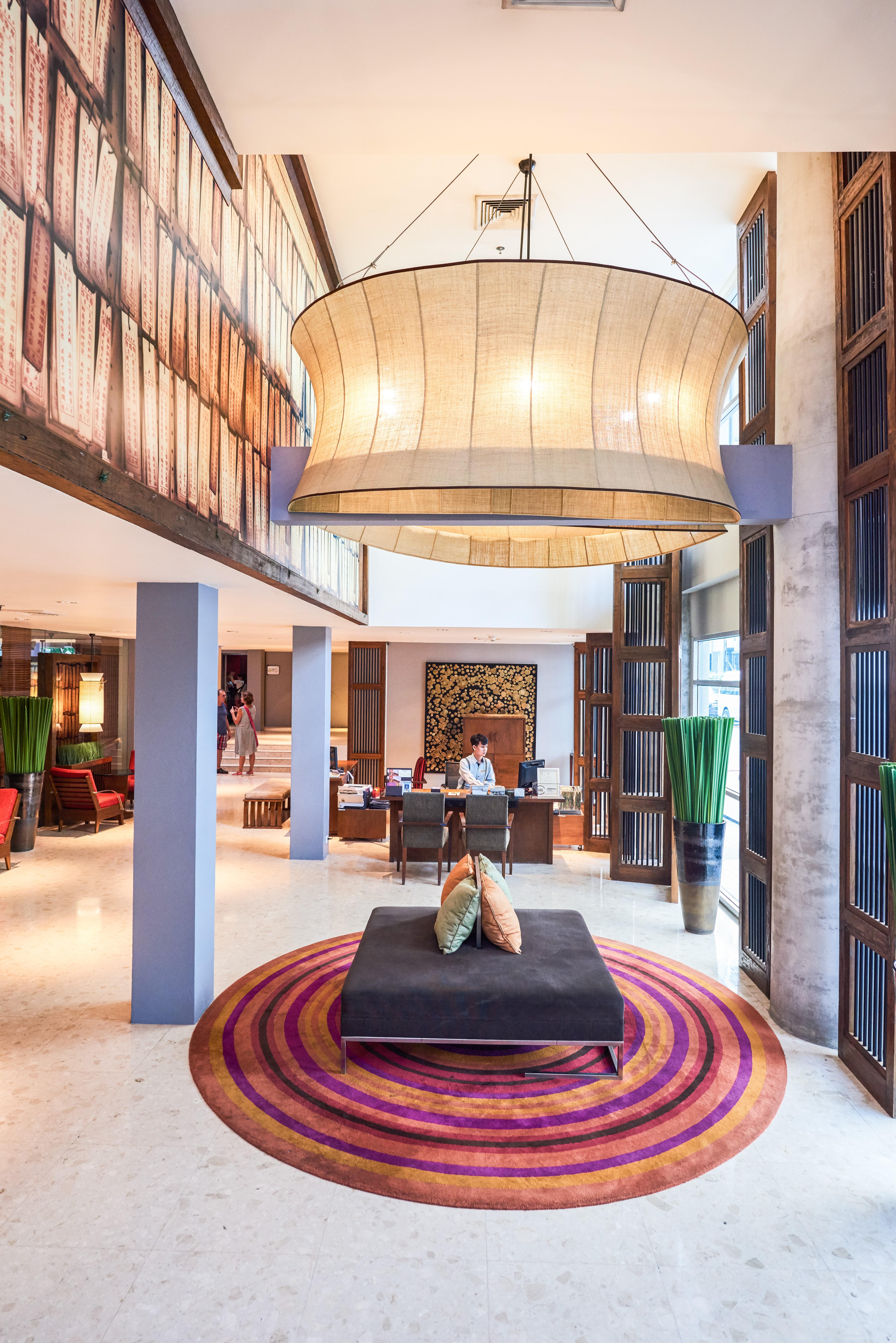 Triple Two Silom Hotel Bangkok Kültér fotó