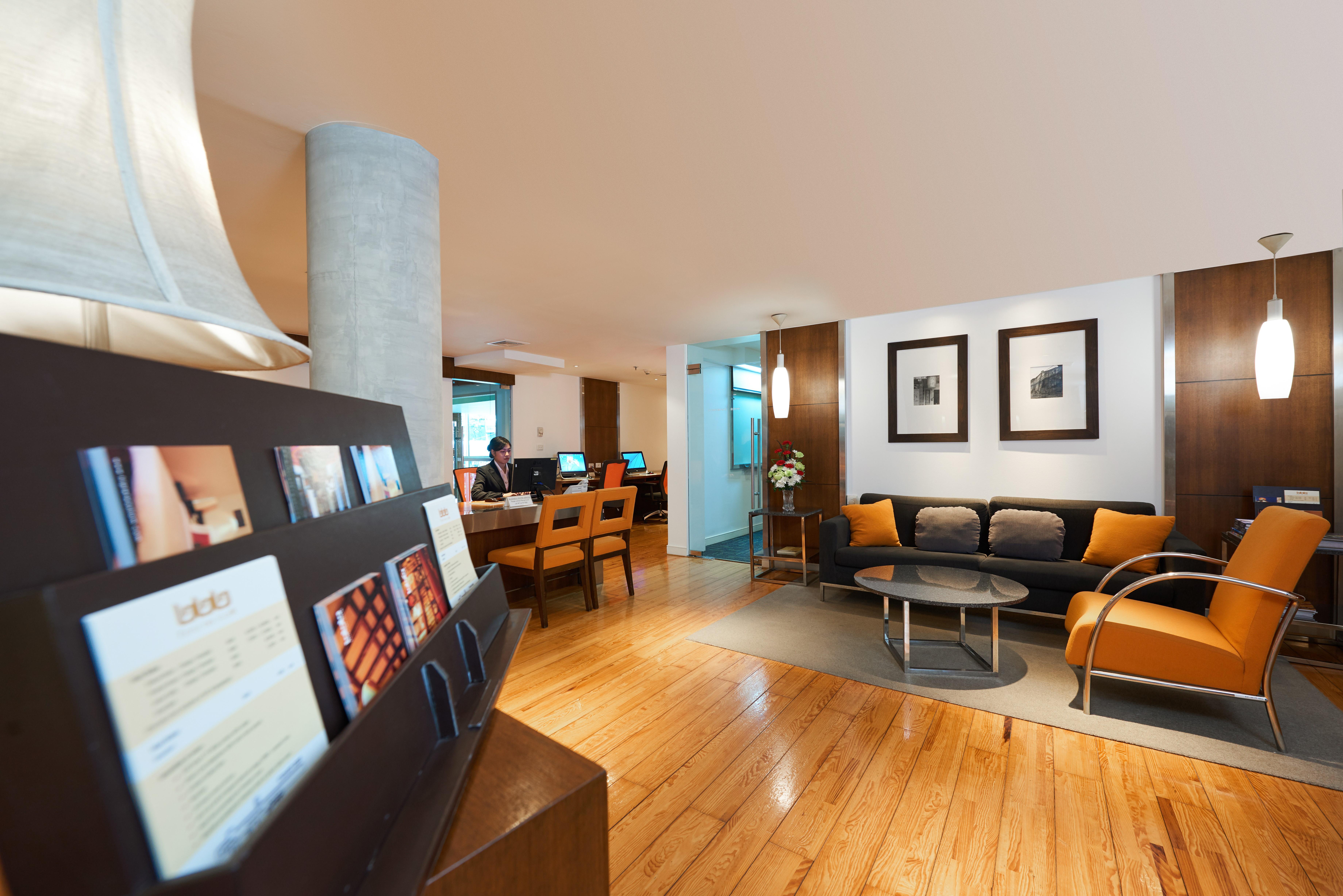 Triple Two Silom Hotel Bangkok Kültér fotó