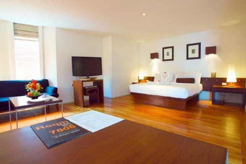 Triple Two Silom Hotel Bangkok Kültér fotó