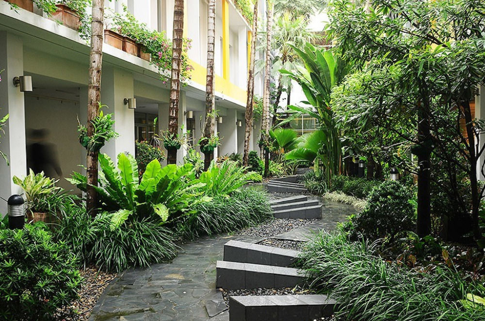 Triple Two Silom Hotel Bangkok Kültér fotó