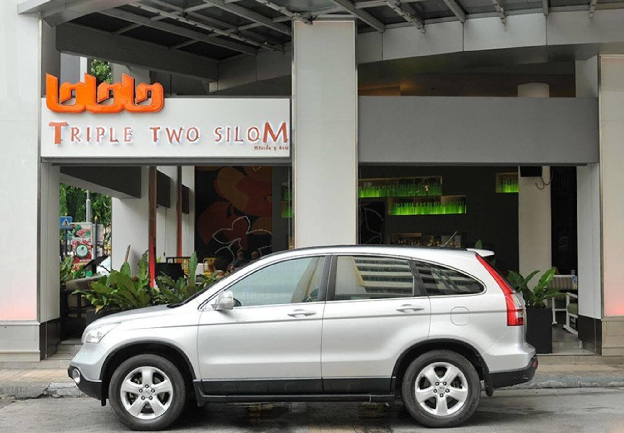 Triple Two Silom Hotel Bangkok Kültér fotó