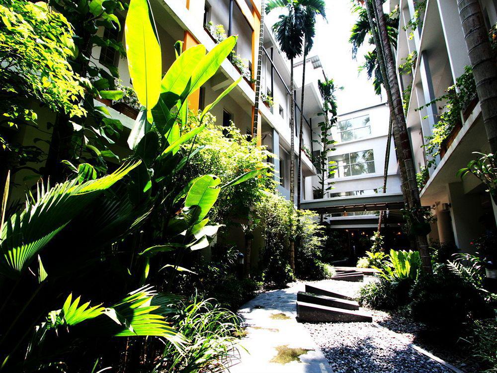 Triple Two Silom Hotel Bangkok Kültér fotó